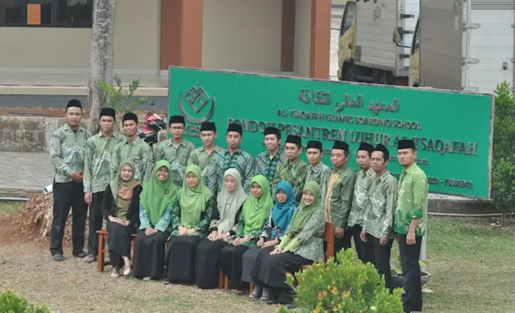 Syarat Pendaftaran Pondok Pesantren Al Tsaqafah